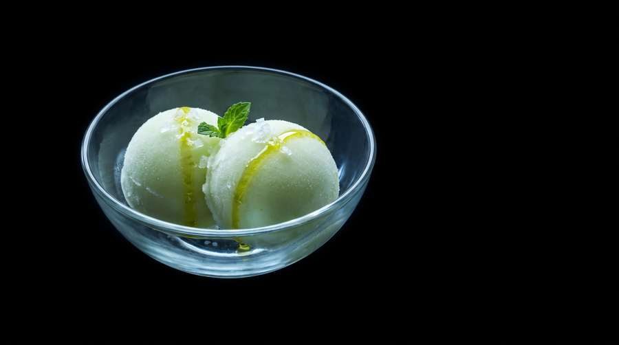 Sorbet de mere verzi cu mentă, finisat cu OlivaRico și sare în fulgi